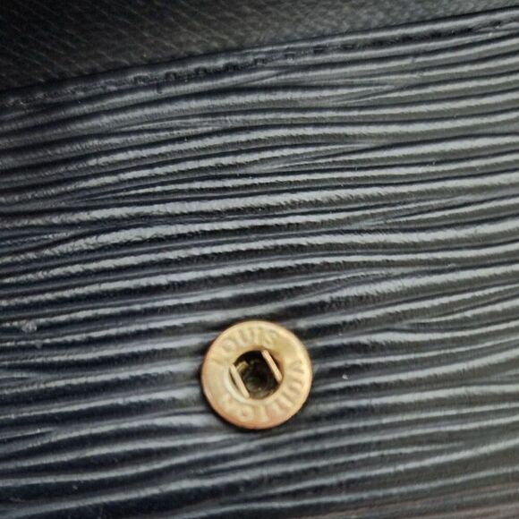 Louis Vuitton LV Black Epi Keyholder - Picture 8 of 10